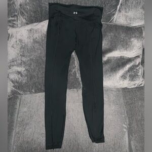 (SOLD) Under Armour all season gear leggings